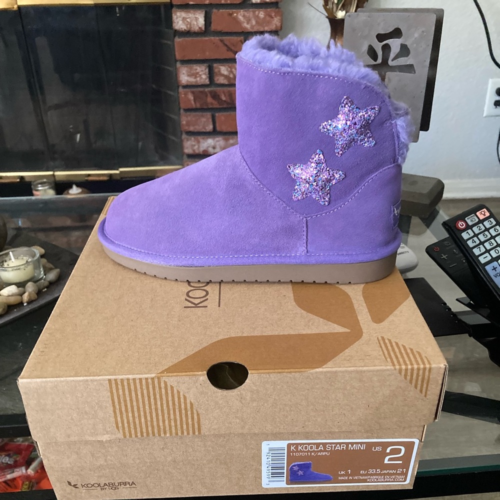 Kookaburra uggs size 2